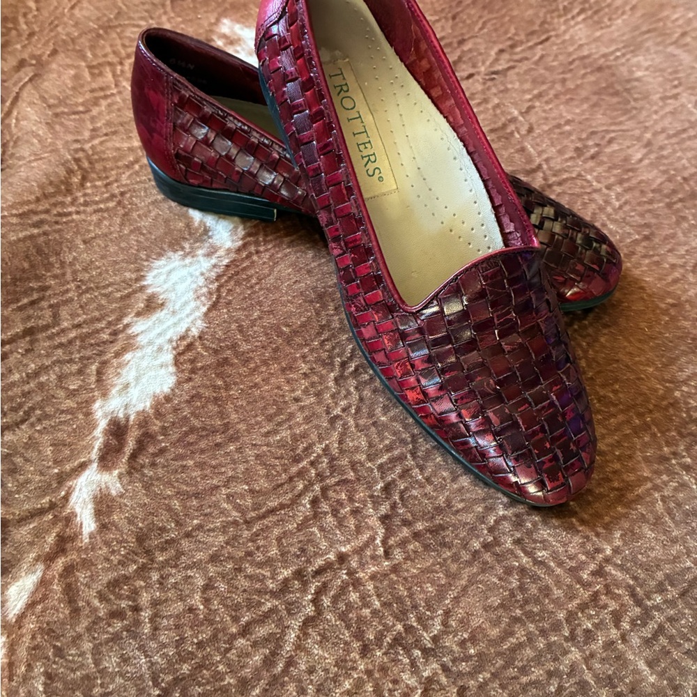 Trotters Women's Red Loafers